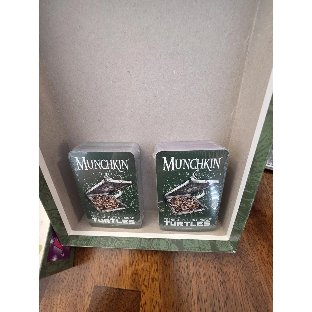 Teenage Mutant Ninja Turtles Nickolodeon Munchkin Card Game missing some pieces